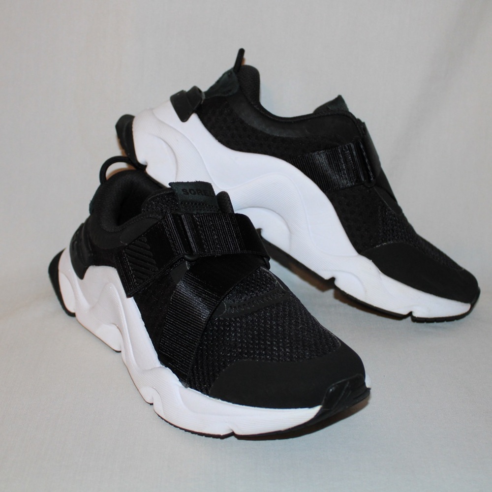 Sorel Kinetic RNEDG Strap Black and White Sneakers Women’s Size 6